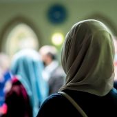 In einer Kinderkrippe eskaliert ein Streit um ein Kopftuch. »A8