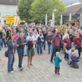Hunderte protestierten gegen Rondo-Kraftwerk in Nenzing