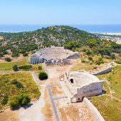 Patara: Ruinen vor dem Meer