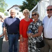 Zwei Pfarrer überzeugen beim Fassanstich
