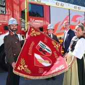 Waldner feierten Fahne und Fahrzeug