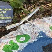 Vandalismus: Kinderrechteweg  in Schlins beschädigt