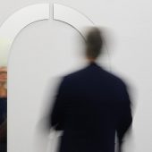 Zeichen zwischen Anfang  und Unendlichkeit