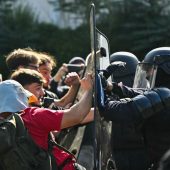 Frankreichs Schulproteste halten an – Regierung sucht Ausweg