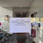 Eingeschlagenes Fenster: Einbruch in Bregenzer Amtsgebäude