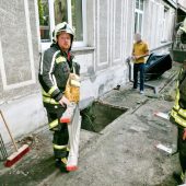 Frau stürzt in Feldkirch durch Lichtschachtgitter