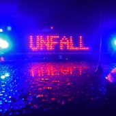 Nach Unfall auf A14: Polizei sucht schwarzen BMW