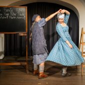 Das Landestheater erzählt in „Das Glück im Inneren der Lawine“ von großem Mut. »D5