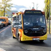 In Wolfurt nimmt ein Bus das Steuer selbst in die Hand. »A6