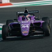 Bayer glänzt beim Formel-4-Debüt