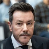 Benko darf mit Fußfessel in Hausarrest